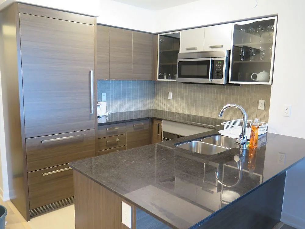 Hotel Kashaneh Guest House - Yonge Street Toronto