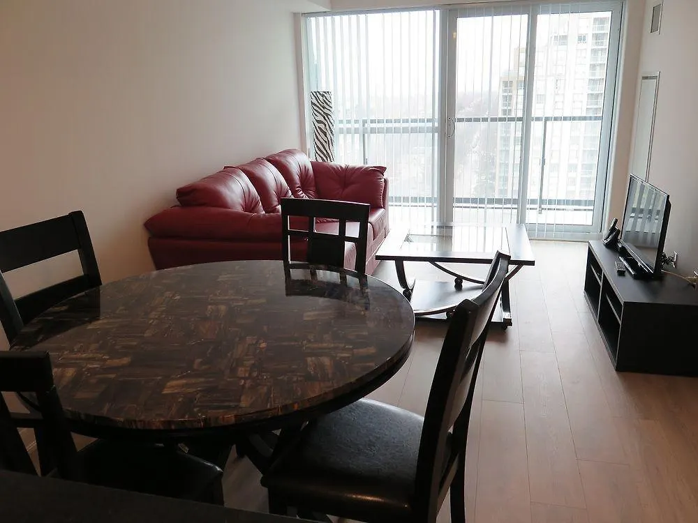 Kashaneh Guest House - Yonge Street Toronto Hotel