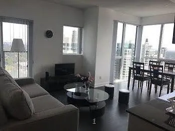 Kashaneh Guest House - Yonge Street Toronto Hotel