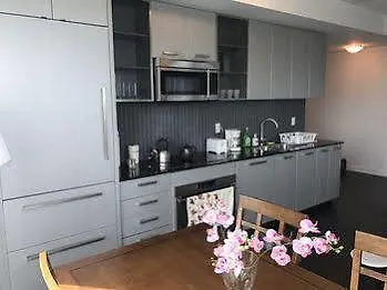 Kashaneh Guest House - Yonge Street Toronto