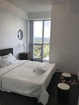 Kashaneh Guest House - Yonge Street Toronto Hotel