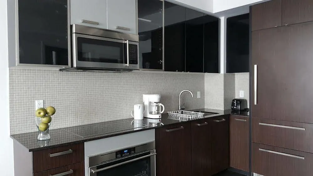Kashaneh Guest House - Yonge Street Toronto Canada