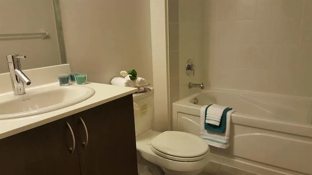 Kashaneh Guest House - Yonge Street Toronto Hotel